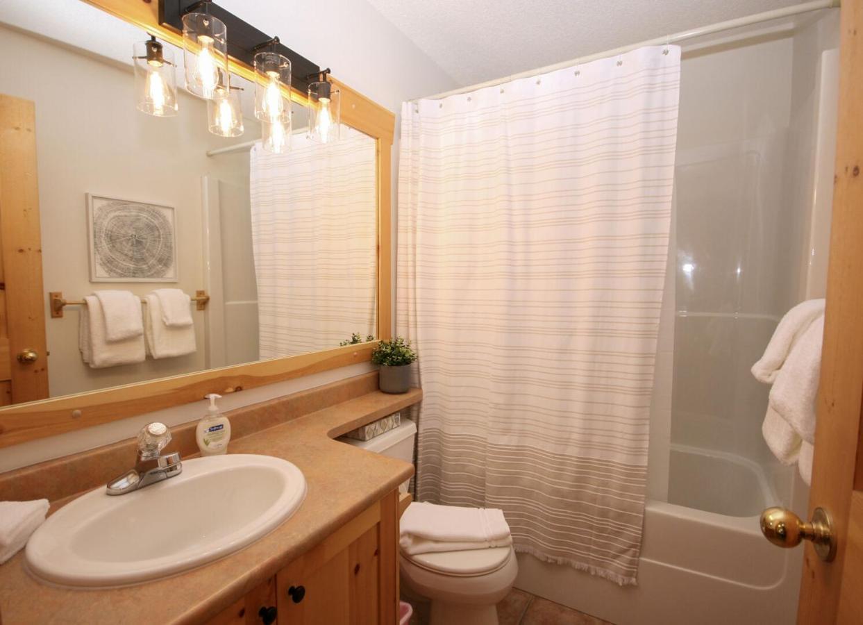 Crystal Forest 2Br Ski In Ski Out With Private Hot Tub Sun Peaks Exterior photo